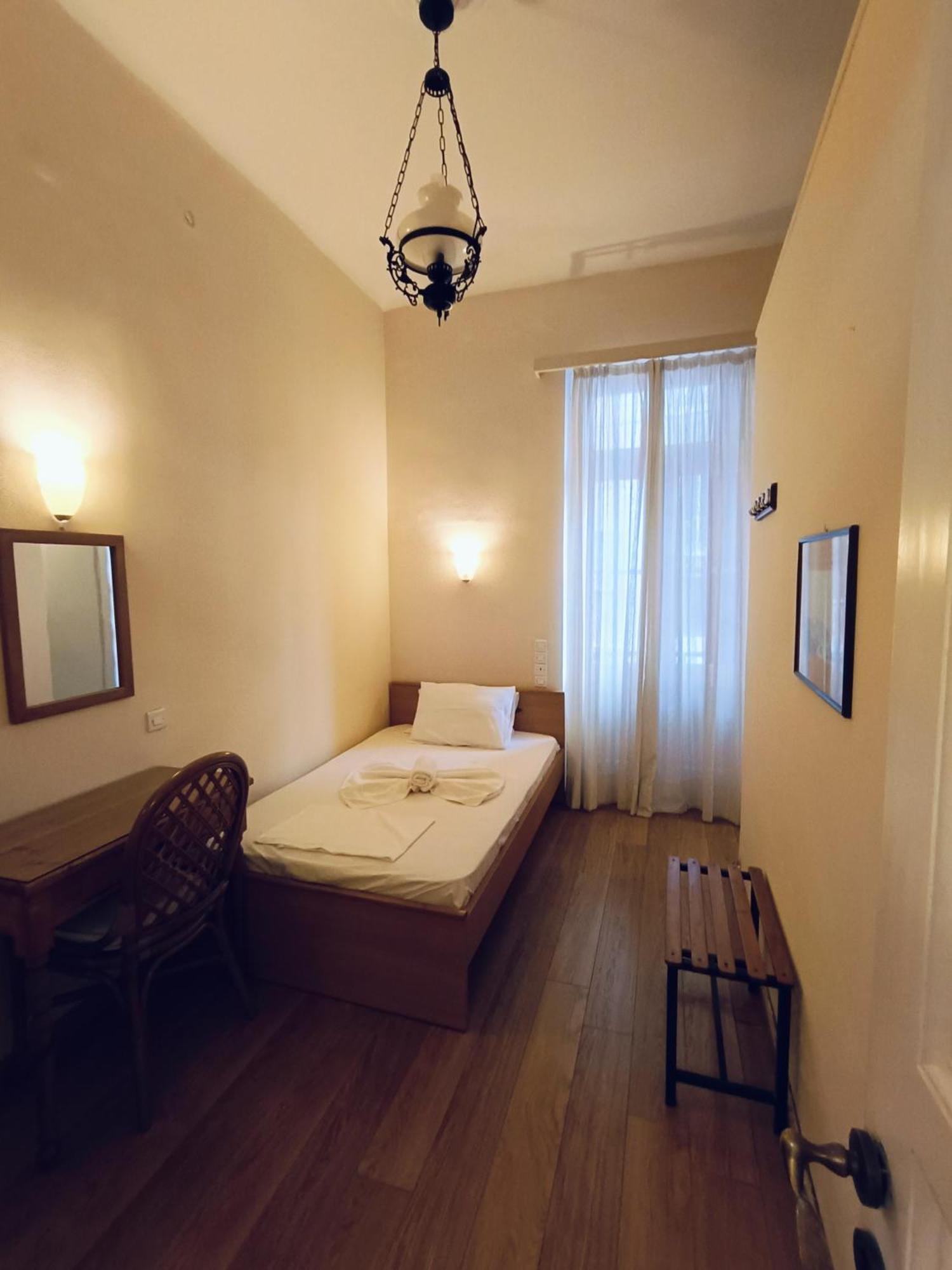 Anesis Hotel Лутра Едипсу Екстериор снимка