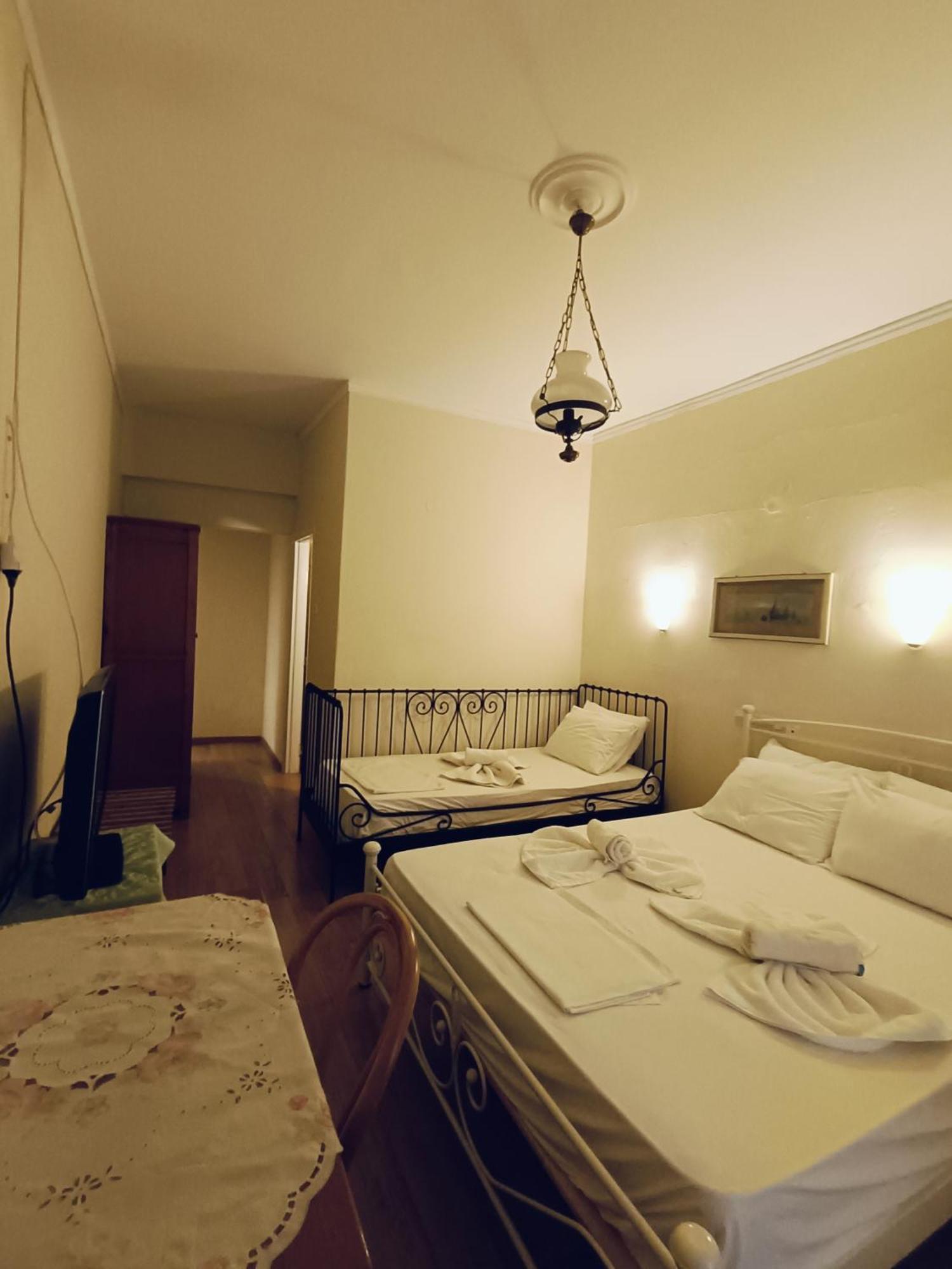 Anesis Hotel Лутра Едипсу Екстериор снимка