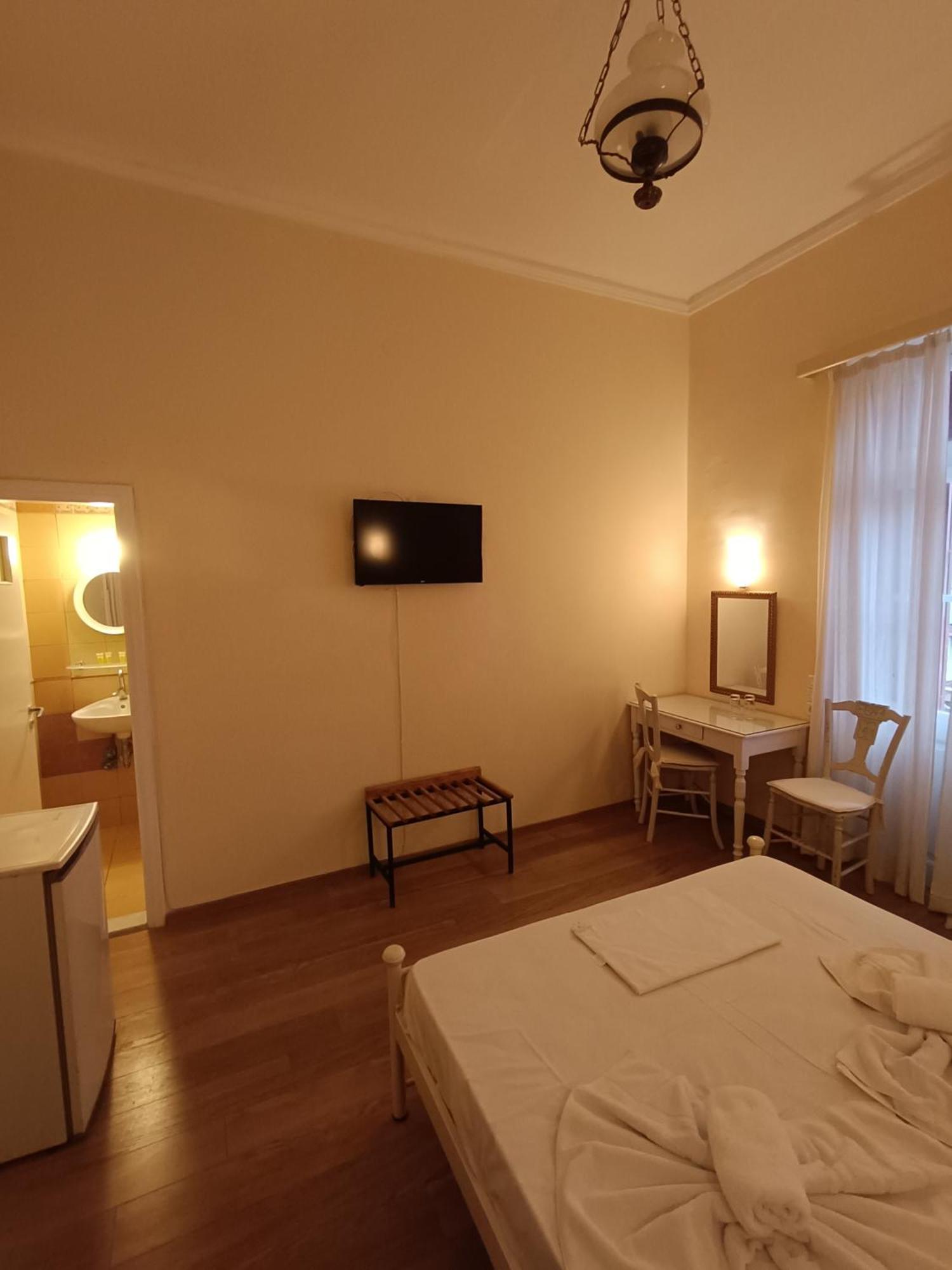 Anesis Hotel Лутра Едипсу Екстериор снимка