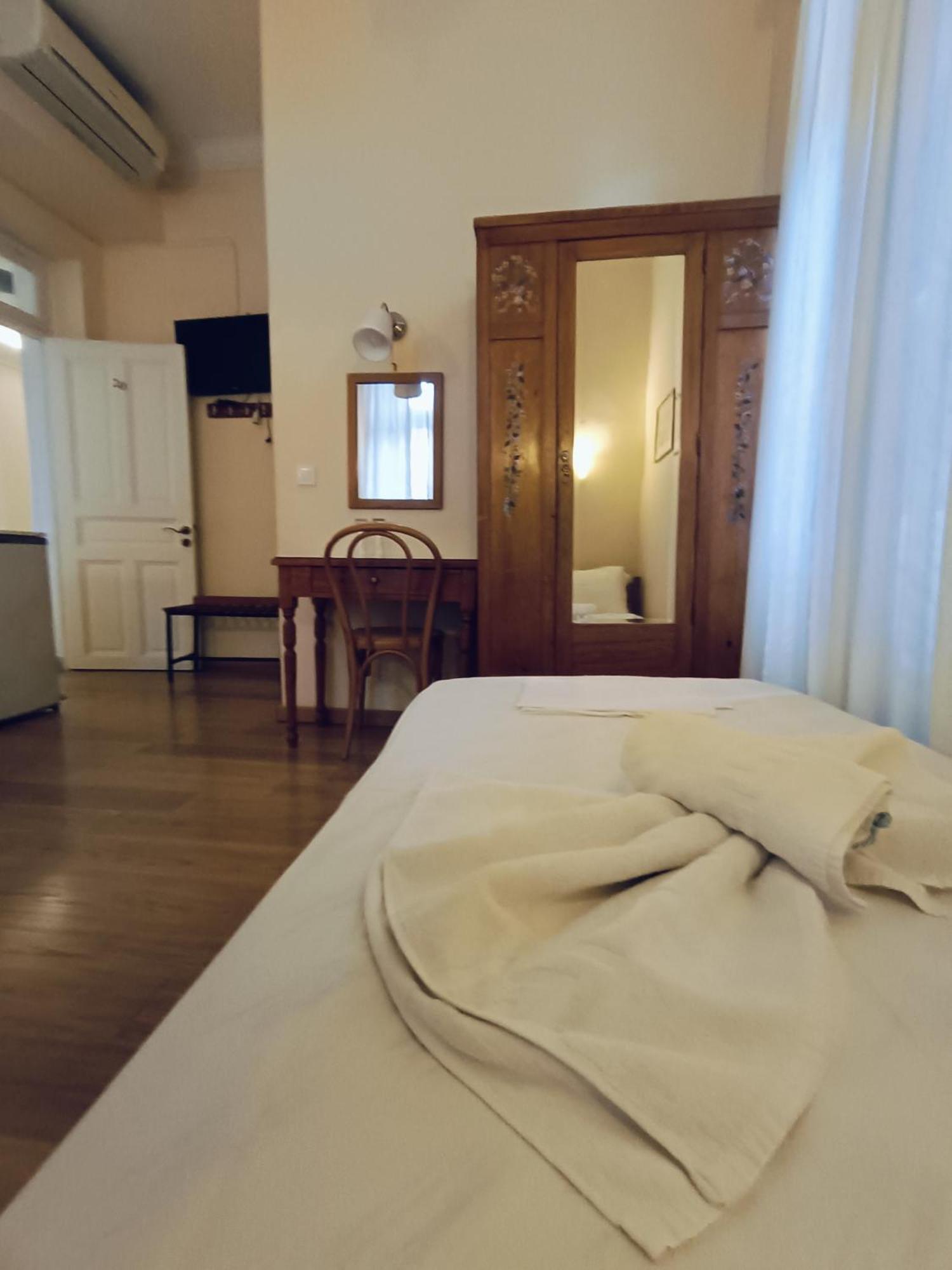 Anesis Hotel Лутра Едипсу Екстериор снимка