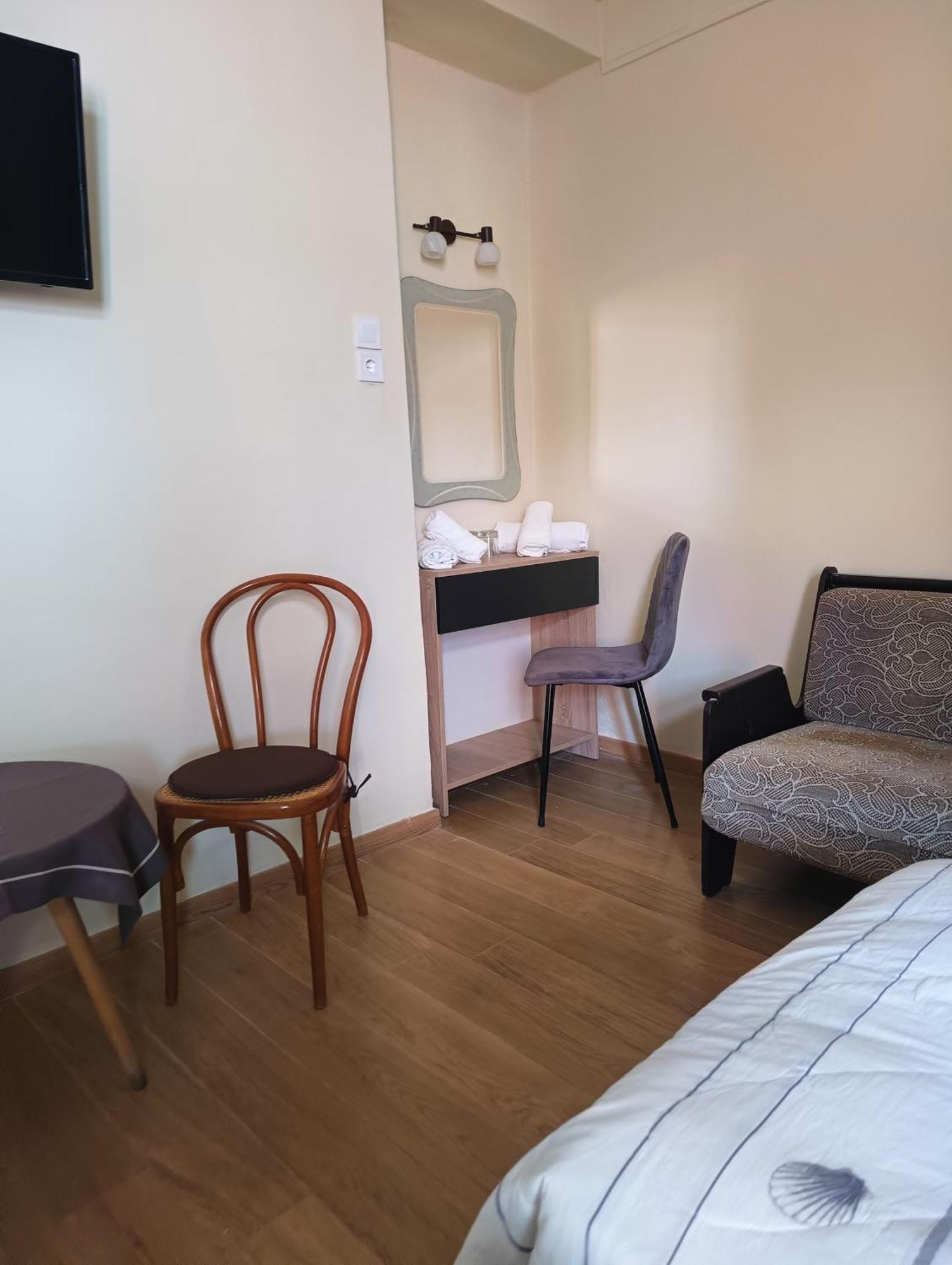 Anesis Hotel Лутра Едипсу Екстериор снимка