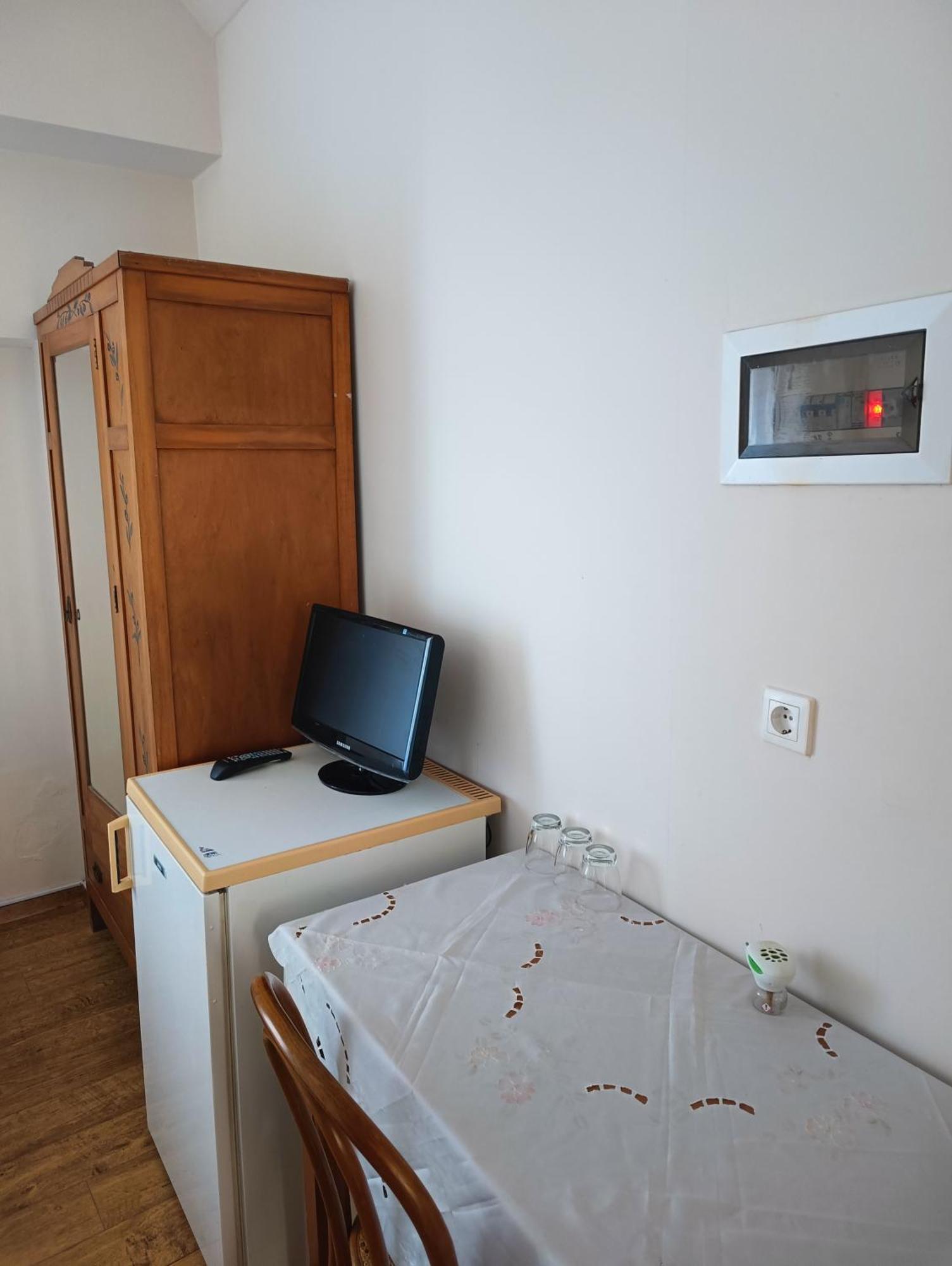Anesis Hotel Лутра Едипсу Екстериор снимка