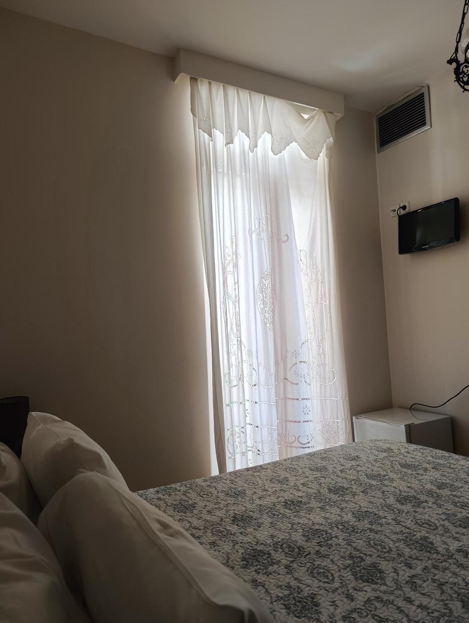 Anesis Hotel Лутра Едипсу Екстериор снимка