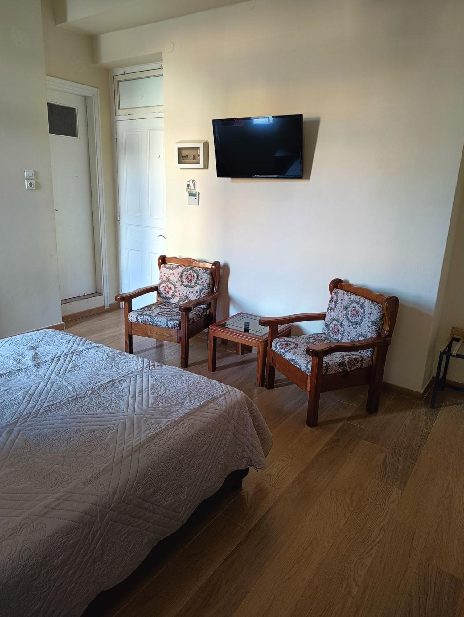 Anesis Hotel Лутра Едипсу Екстериор снимка